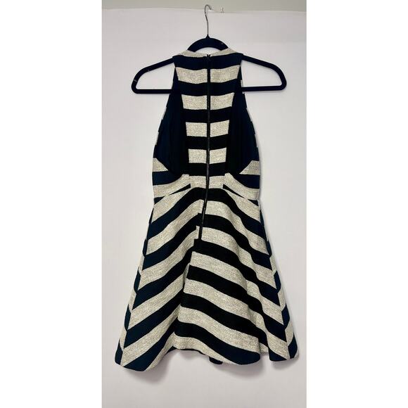 Alice + Olivia Chase Box Pleat Dress. Size 4. NWT. - Picture 4 of 6